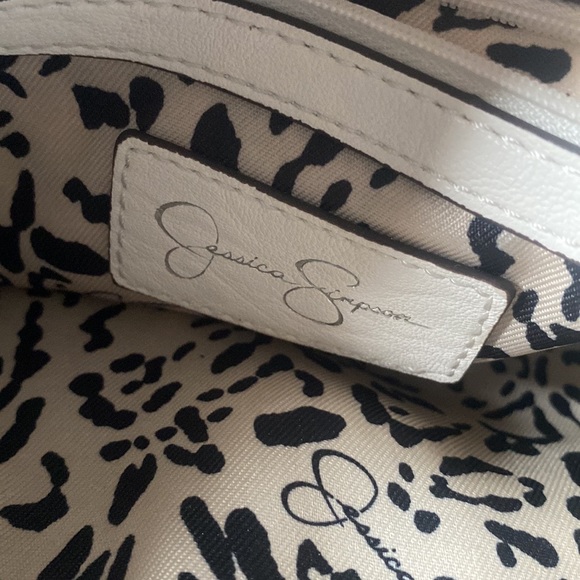 Jessica Simpson white over the shoulder bag with black details - Picture 2 of 2